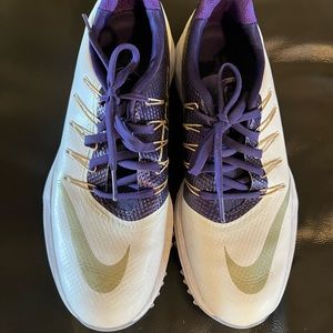 Nike golf shoes size 7. Great condition.